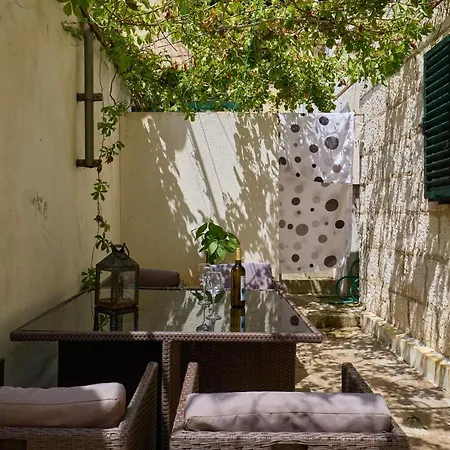 Just A Step To The Old City Gates Dubrovnik Exterior photo